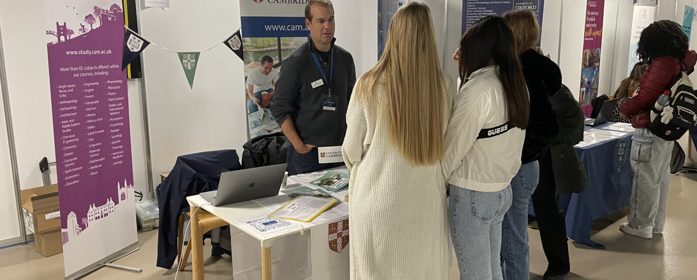 Laurent discussing with 3 students